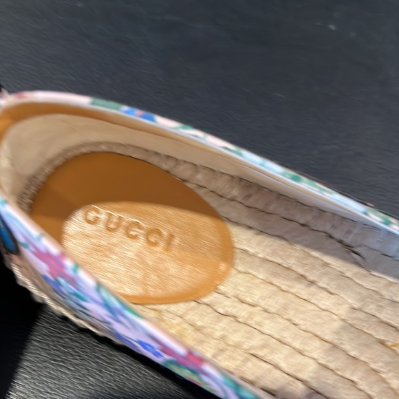 Gucci floral espadrilles NWOT Size 37 no box - Picture 3 of 7